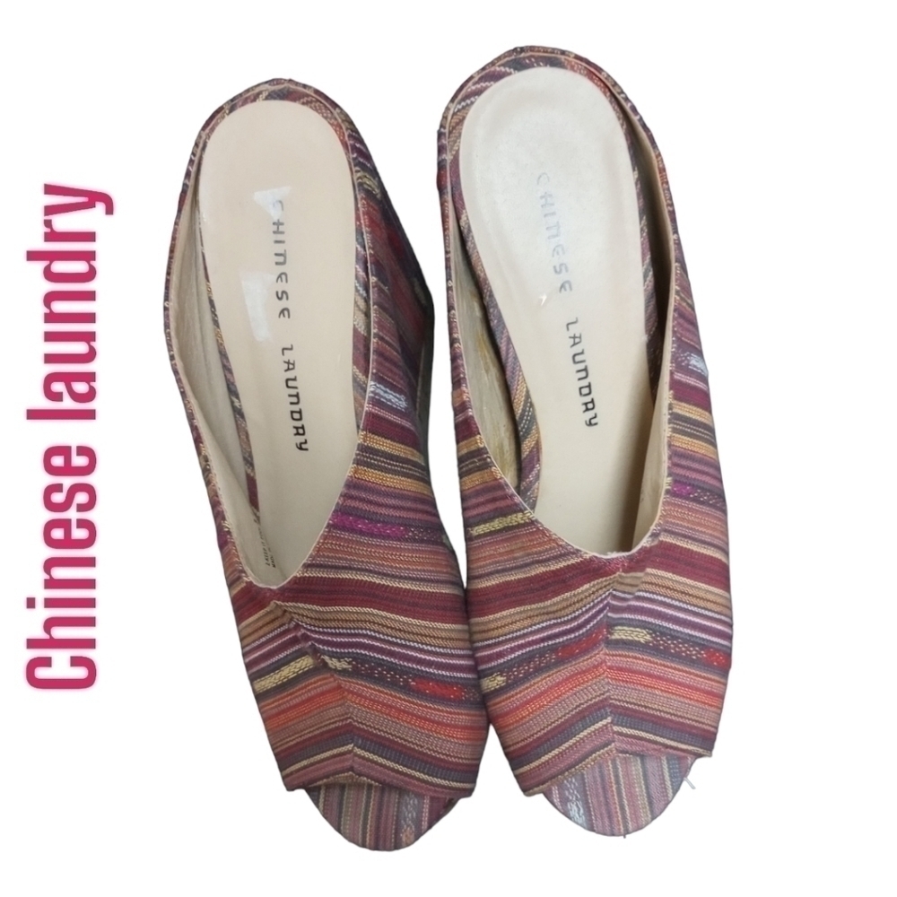 CHINESE Laundry super cute open toed wedges size 8.5